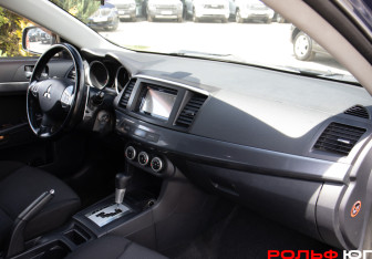 Подержанный автомобиль Mitsubishi Lancer Sedan 2008 года (8 фото)