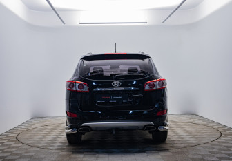 Подержанный автомобиль Hyundai Santa Fe 2011 года (6 фото)