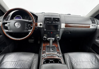 Подержанный автомобиль Volkswagen Touareg 2008 года (9 фото)