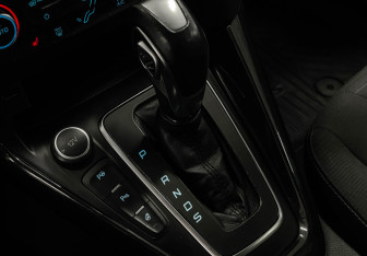 Подержанный автомобиль Ford Focus Hatchback 2018 года (17 фото)