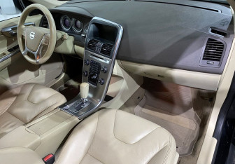 Подержанный автомобиль Volvo XC60 2011 года (9 фото)