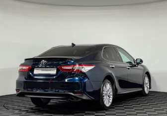 Подержанный автомобиль Toyota Camry Sedan 2020 года (5 фото)