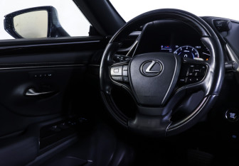 Подержанный автомобиль Lexus ES 2020 года (12 фото)