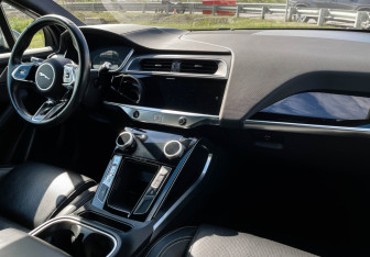 Подержанный автомобиль Jaguar I-Pace 2018 года (9 фото)