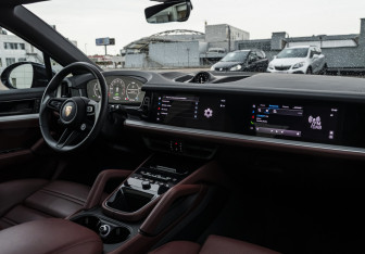 Подержанный автомобиль Porsche Cayenne 2025 года (14 фото)