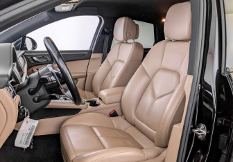 Подержанный автомобиль Porsche Macan 2019 года (20 фото)