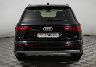 Подержанный автомобиль Audi Q7 2016 года (6 фото)