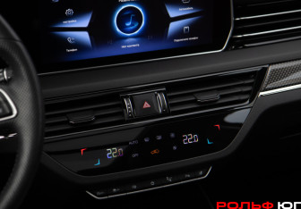 Подержанный автомобиль Hongqi HS5 2023 года (13 фото)