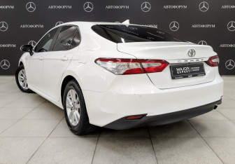 Подержанный автомобиль Toyota Camry Sedan 2018 года (7 фото)