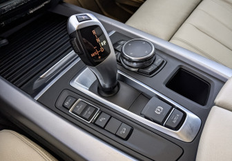 Подержанный автомобиль BMW X5 2015 года (21 фото)