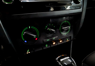 Подержанный автомобиль Skoda Rapid Liftback 2018 года (26 фото)