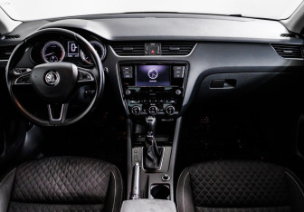 Подержанный автомобиль Skoda Octavia Liftback 2017 года (11 фото)