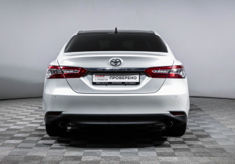 Подержанный автомобиль Toyota Camry Sedan 2022 года (6 фото)