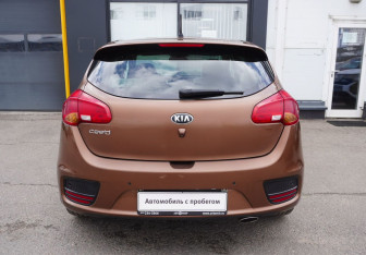 Подержанный автомобиль Kia Ceed Hatchback 2016 года (6 фото)