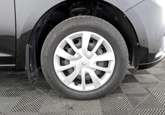 Подержанный автомобиль Renault Logan Sedan 2021 года (18 фото)