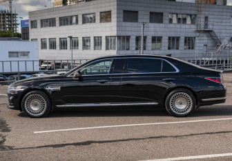 Подержанный автомобиль Genesis G90 2021 года (9 фото)