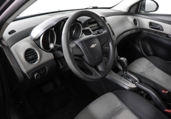 Подержанный автомобиль Chevrolet Cruze Sedan 2011 года (9 фото)