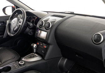 Подержанный автомобиль Nissan Qashqai 2008 года (13 фото)