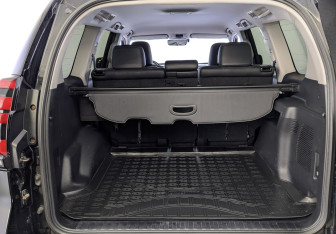 Подержанный автомобиль Toyota Land Cruiser Prado 2019 года (10 фото)