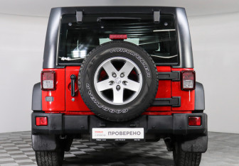 Подержанный автомобиль Jeep Wrangler 2011 года (6 фото)