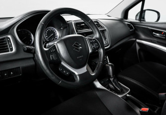 Подержанный автомобиль Suzuki SX4 Hatchback 2016 года (10 фото)