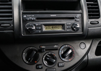 Подержанный автомобиль Nissan Note 2007 года (13 фото)