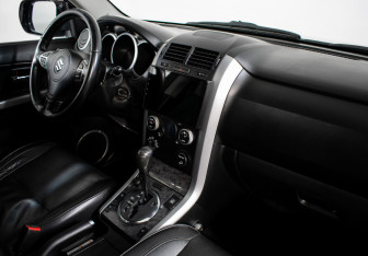 Подержанный автомобиль Suzuki Grand Vitara 2008 года (10 фото)