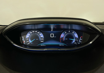 Подержанный автомобиль Peugeot 3008 2017 года (10 фото)