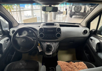 Подержанный автомобиль Citroen Berlingo 2012 года (15 фото)