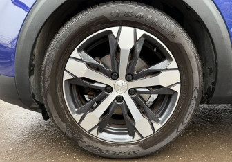 Подержанный автомобиль Peugeot 3008 2017 года (9 фото)