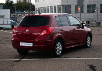 Подержанный автомобиль Nissan Tiida Hatchback 2012 года (5 фото)