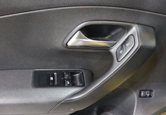 Подержанный автомобиль Volkswagen Polo Sedan 2017 года (11 фото)