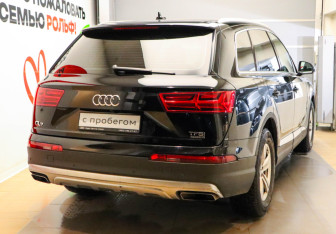 Подержанный автомобиль Audi Q7 2016 года (4 фото)