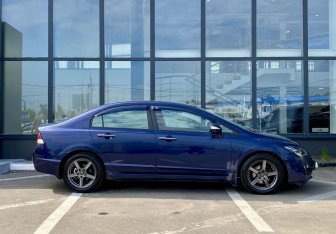 Подержанный автомобиль Honda Civic Sedan 2008 года (4 фото)