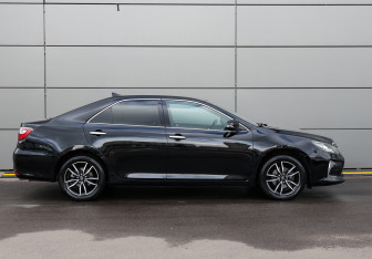 Подержанный автомобиль Toyota Camry Sedan 2017 года (4 фото)