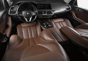 Подержанный автомобиль BMW X5 2021 года (12 фото)