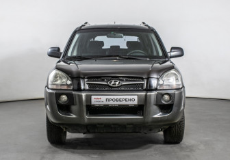 Подержанный автомобиль Hyundai Tucson 2008 года (2 фото)
