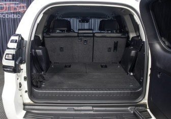 Подержанный автомобиль Toyota Land Cruiser Prado 2022 года (10 фото)