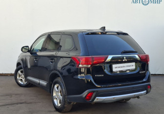 Подержанный автомобиль Mitsubishi Outlander 2017 года (7 фото)