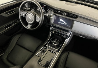 Подержанный автомобиль Jaguar XF Sedan 2018 года (9 фото)
