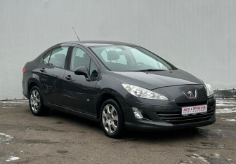 Подержанный автомобиль Peugeot 408 2014 года (3 фото)