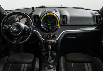 Подержанный автомобиль MINI Countryman 2018 года (12 фото)