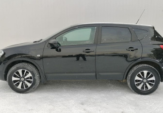 Подержанный автомобиль Nissan Qashqai 2009 года (8 фото)