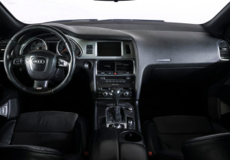 Подержанный автомобиль Audi Q7 2009 года (14 фото)