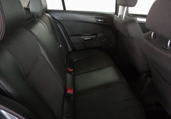 Подержанный автомобиль Opel Astra Hatchback 2009 года (10 фото)