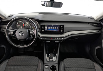 Подержанный автомобиль Skoda Octavia Liftback 2021 года (14 фото)