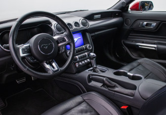 Подержанный автомобиль Ford Mustang Convertible 2019 года (9 фото)