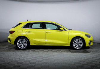 Подержанный автомобиль Audi A3 Sedan 2021 года (4 фото)
