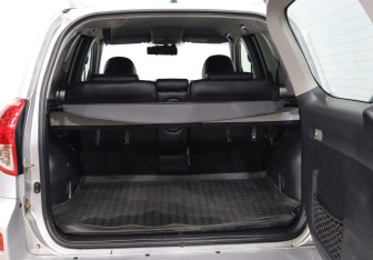Подержанный автомобиль Toyota RAV4 2007 года (25 фото)