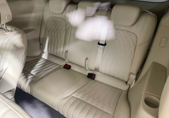 Подержанный автомобиль Voyah Dream 2022 года (14 фото)